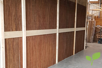 Wilgenmat tegen de wand